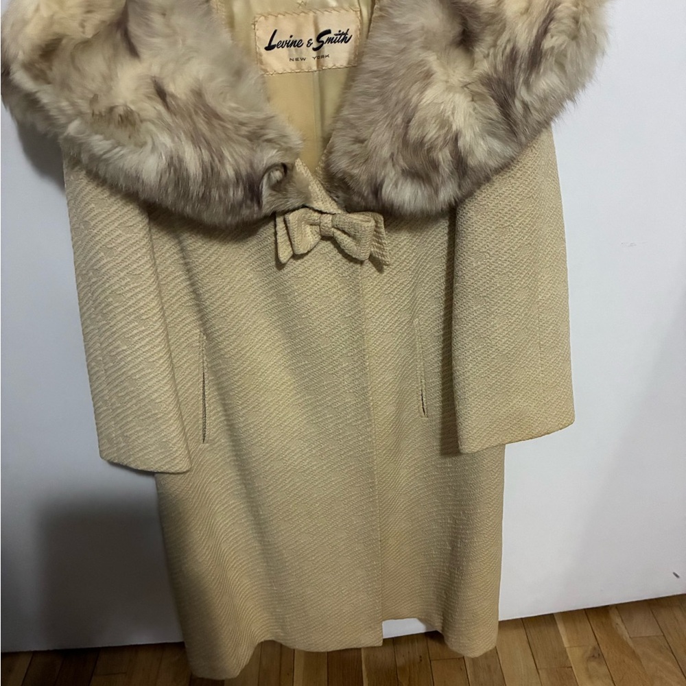 Luxurious Cream coat blue fox collar